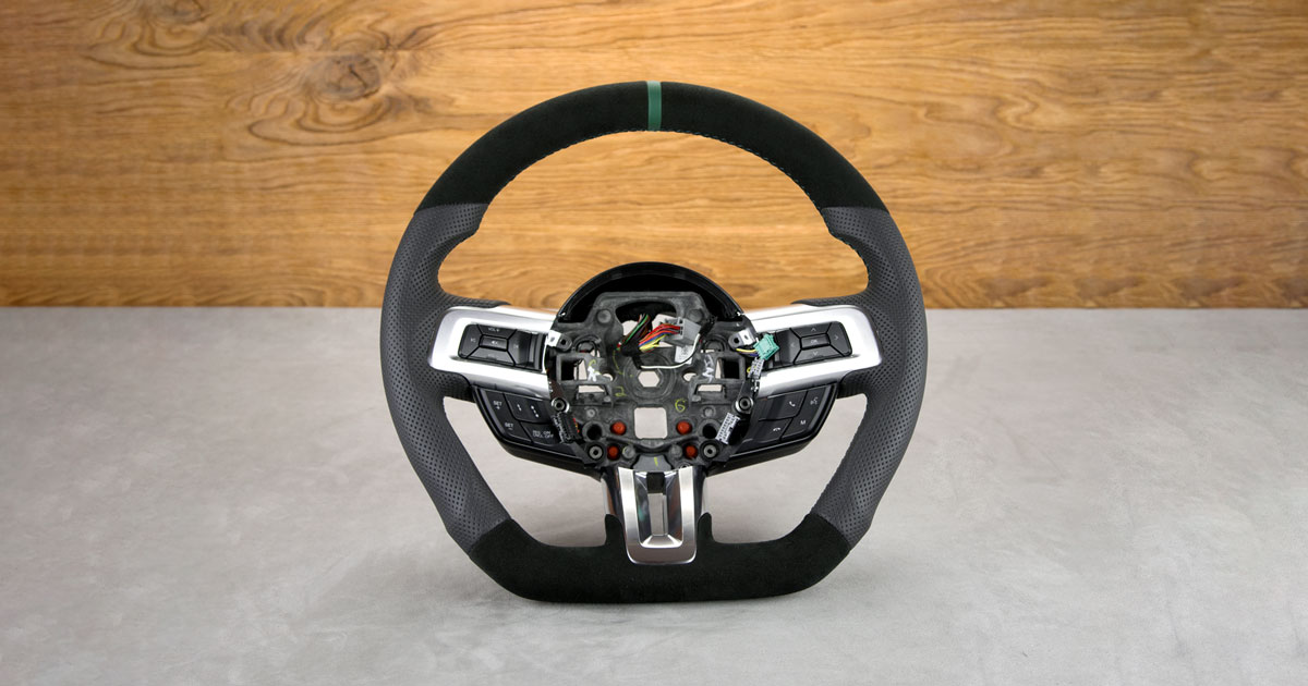 Modyfikacja i obszycie kierownicy Ford Mustang VI Bullitt Modyfikacja i obszycie kierownicy Ford Mustang VI Bullitt