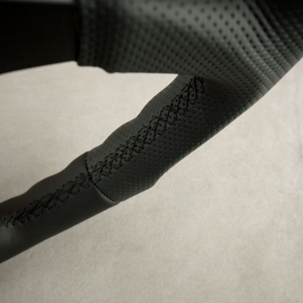 Modyfikacja i obszycie kierownicy Land Rover Defender