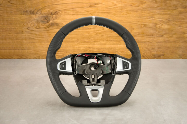 Modyfikacja i obszycie kierownicy Renault Megane III