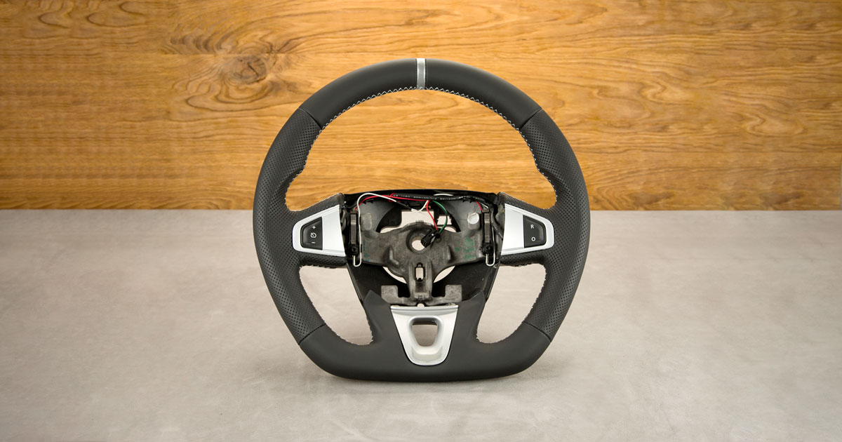 Modyfikacja i obszycie kierownicy Renault Megane III