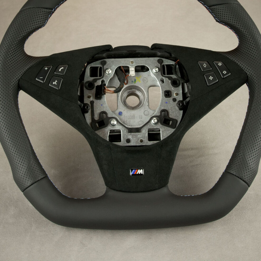 Modyfikacja i obszycie kierownicy BMW E83