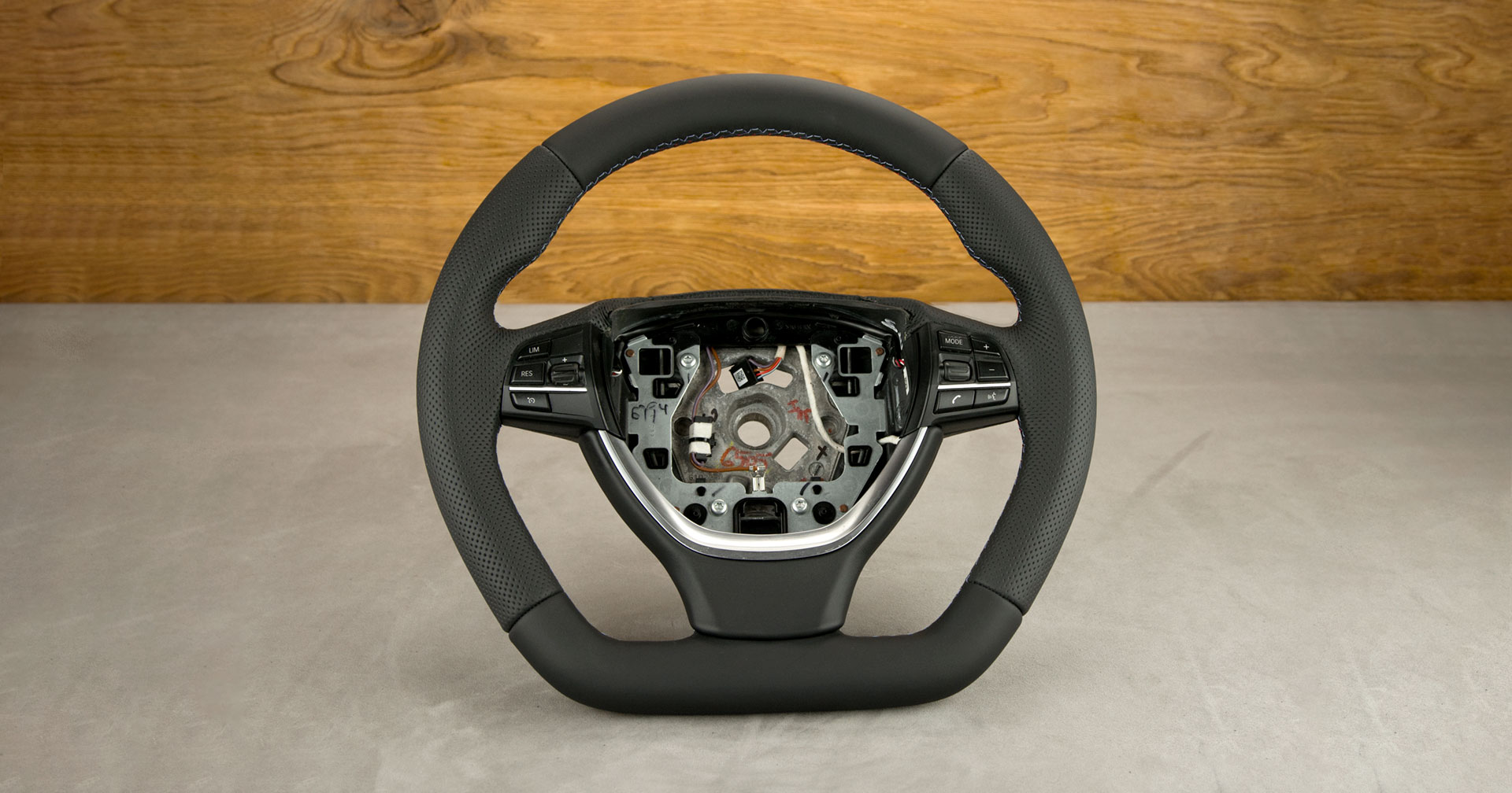 Modyfikacja i obszycie kierownicy BMW F11