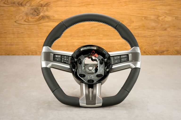 Modyfikacja i obszycie kierownicy Ford Mustang V