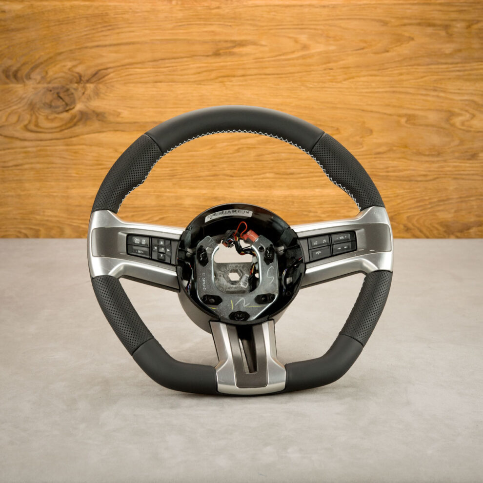 Modyfikacja i obszycie kierownicy Ford Mustang V