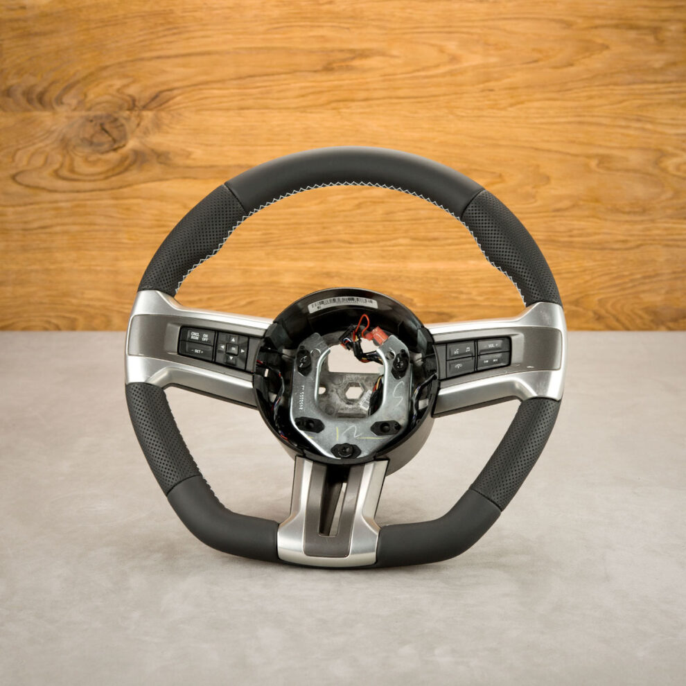 Modyfikacja i obszycie kierownicy Ford Mustang V
