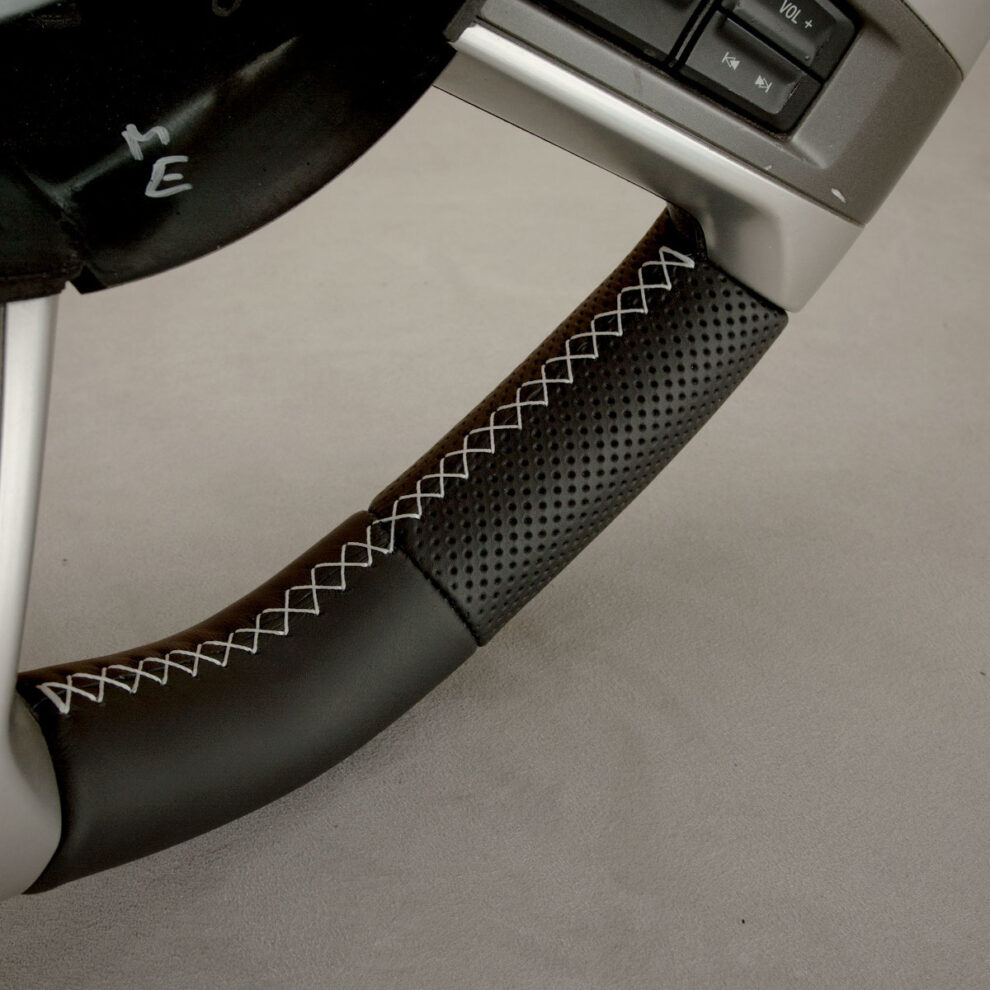 Modyfikacja i obszycie kierownicy Ford Mustang V