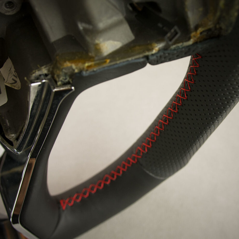 Modyfikacja i obszycie kierownicy Maserati Levante