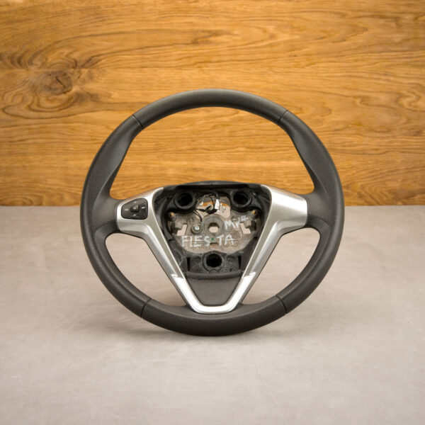 Kierownica Ford Fiesta Mk7 przed modyfikacją