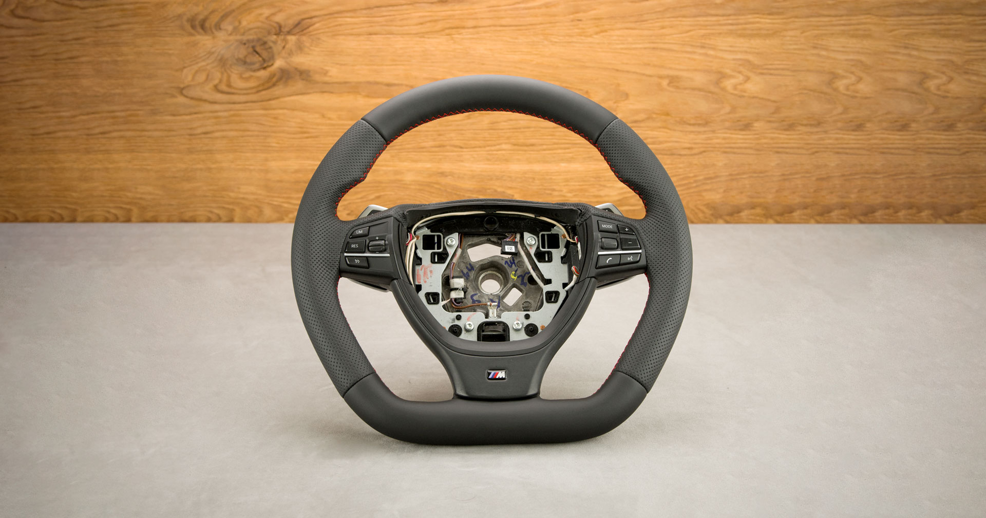 Modyfikacja i obszycie kierownicy BMW F10