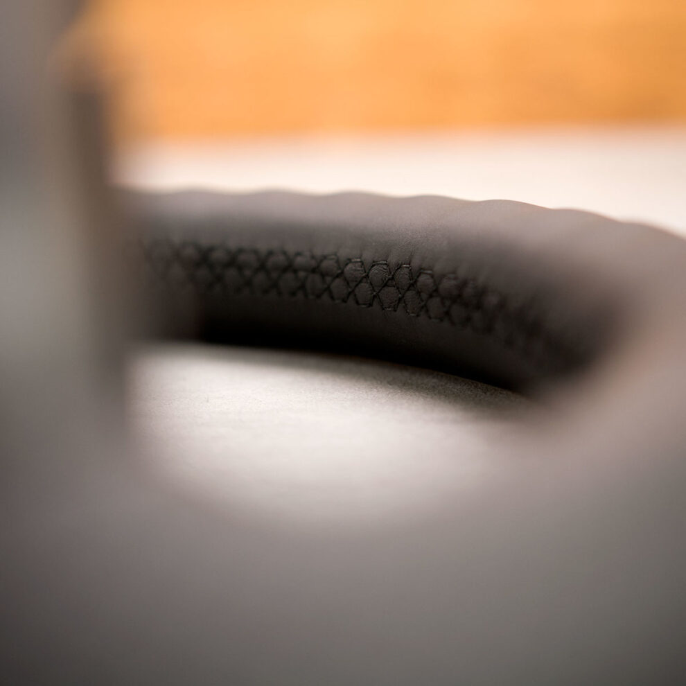 Modyfikacja i obszycie kierownicy Dodge Ram (2004)