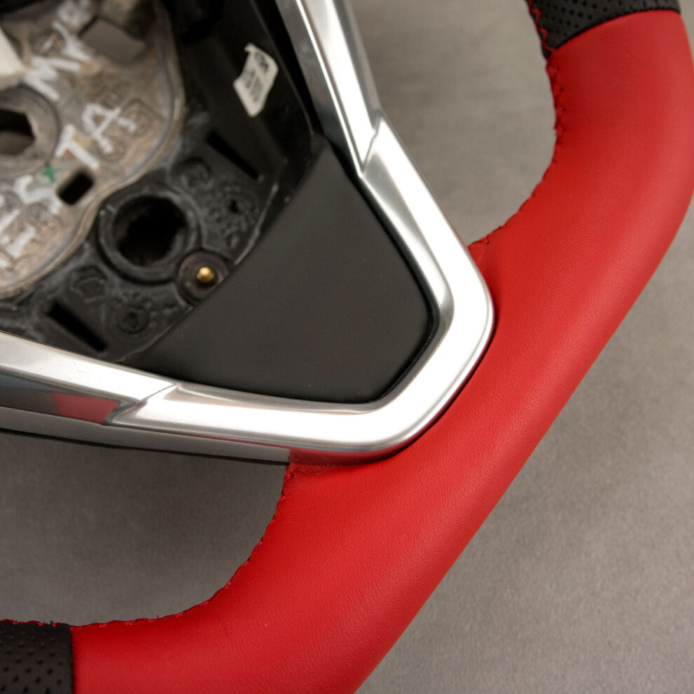 Modyfikacja i obszycie kierownicy Ford Fiesta Mk7