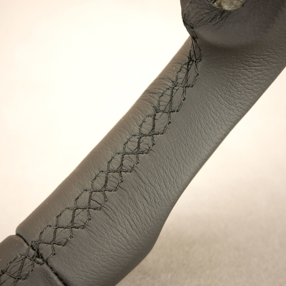 Modyfikacja i obszycie kierownicy Infiniti G35