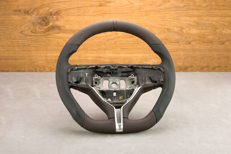 Modyfikacja i obszycie kierownicy Maserati Ghibli
