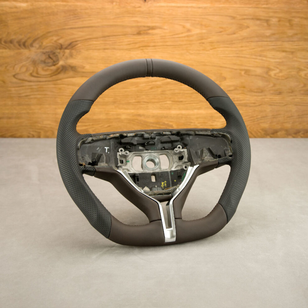 Modyfikacja i obszycie kierownicy Maserati Ghibli