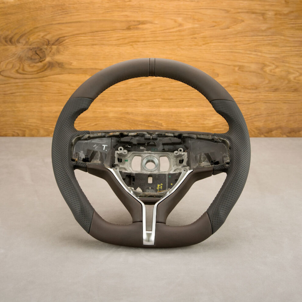 Modyfikacja i obszycie kierownicy Maserati Ghibli