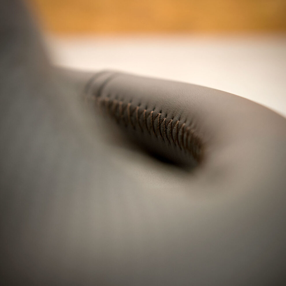 Modyfikacja i obszycie kierownicy Maserati Ghibli