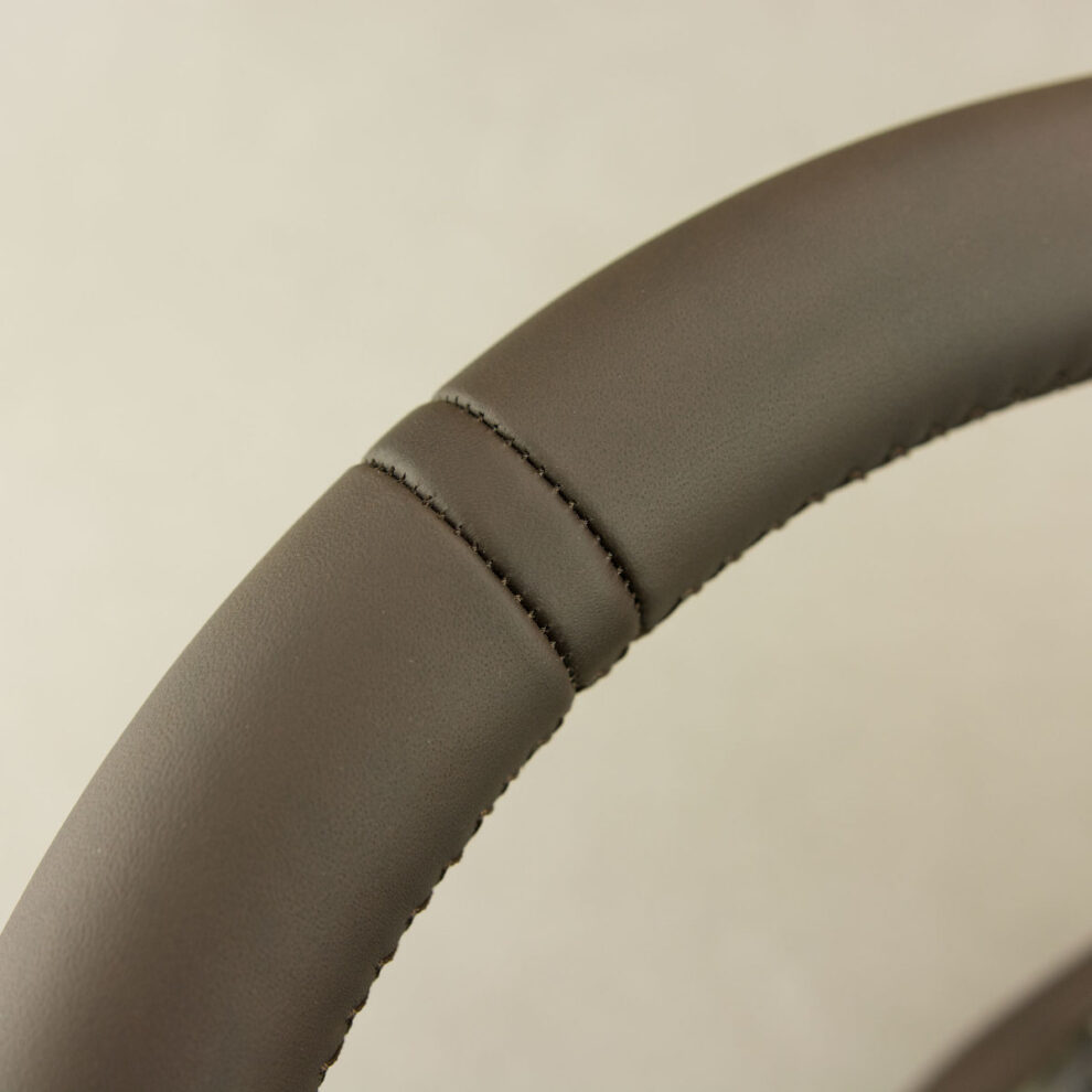 Modyfikacja i obszycie kierownicy Maserati Ghibli