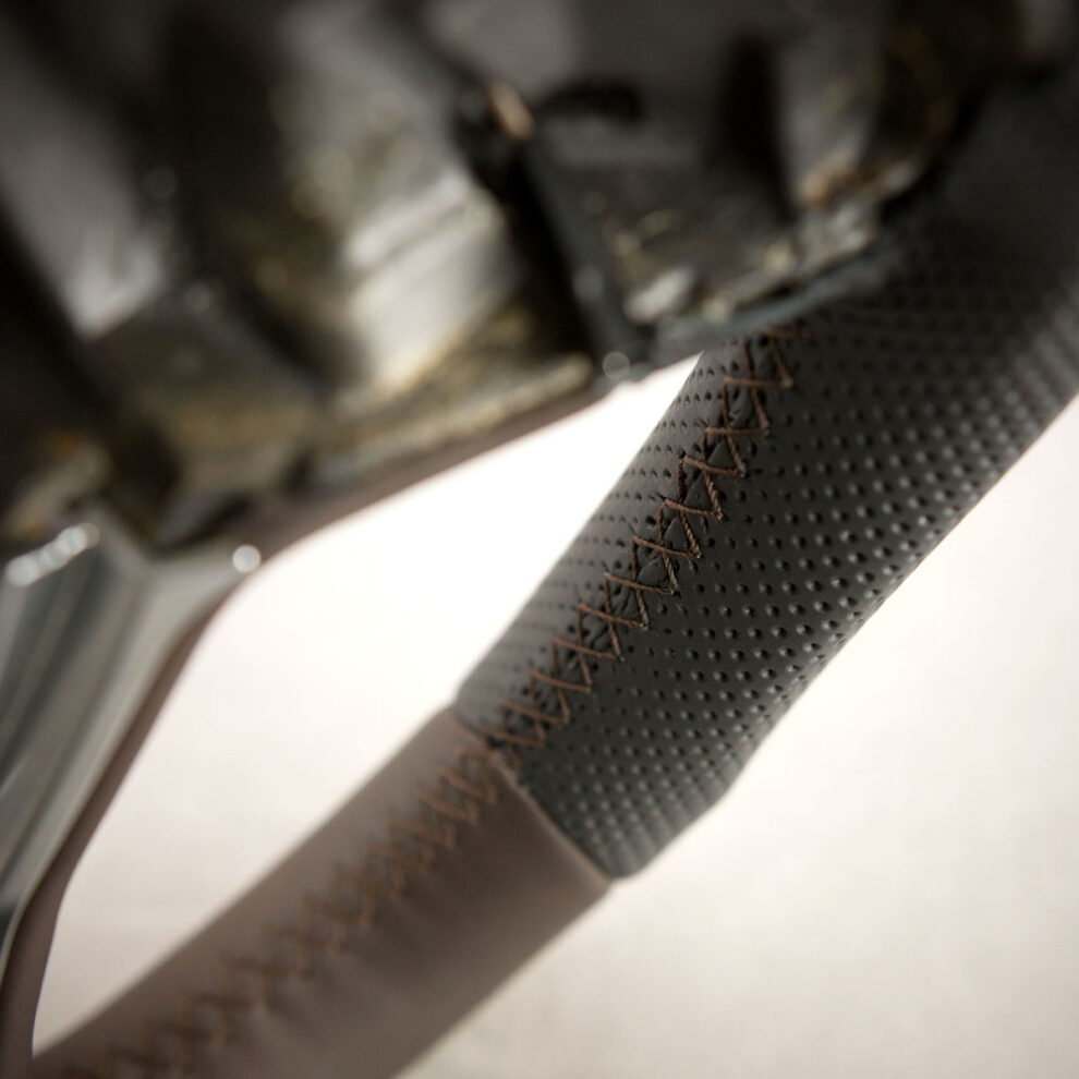 Modyfikacja i obszycie kierownicy Maserati Ghibli