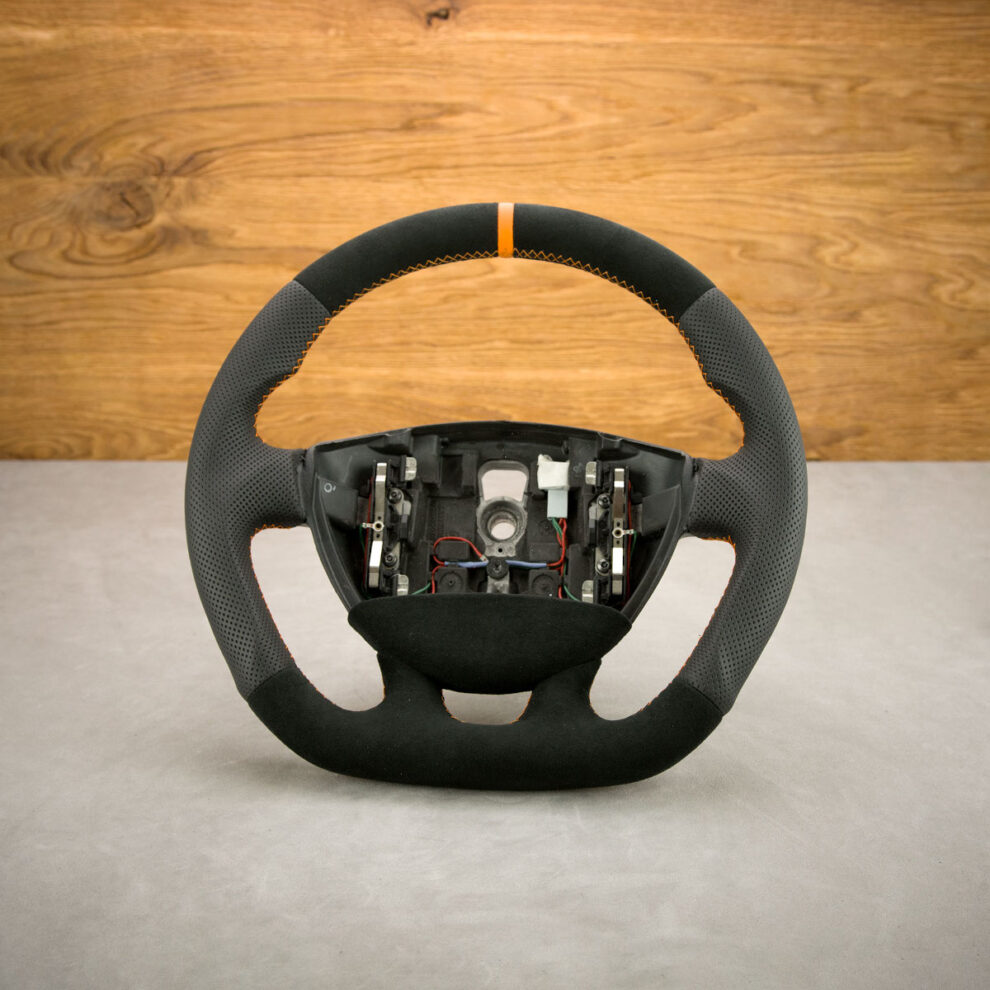 Modyfikacja i obszycie kierownicy Renault Trafic II