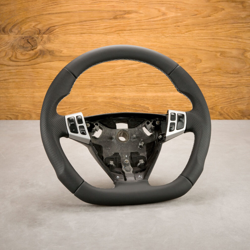Modyfikacja i obszycie kierownicy Saab 9-3