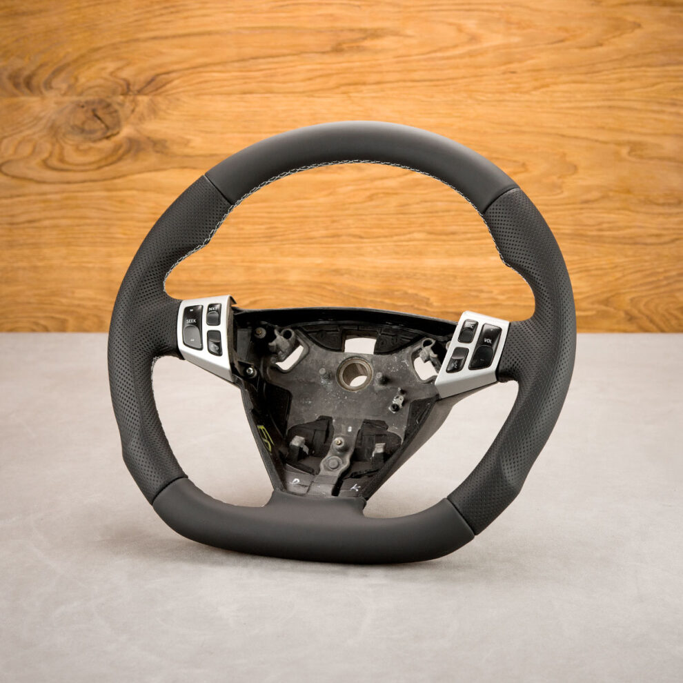 Modyfikacja i obszycie kierownicy Saab 9-3