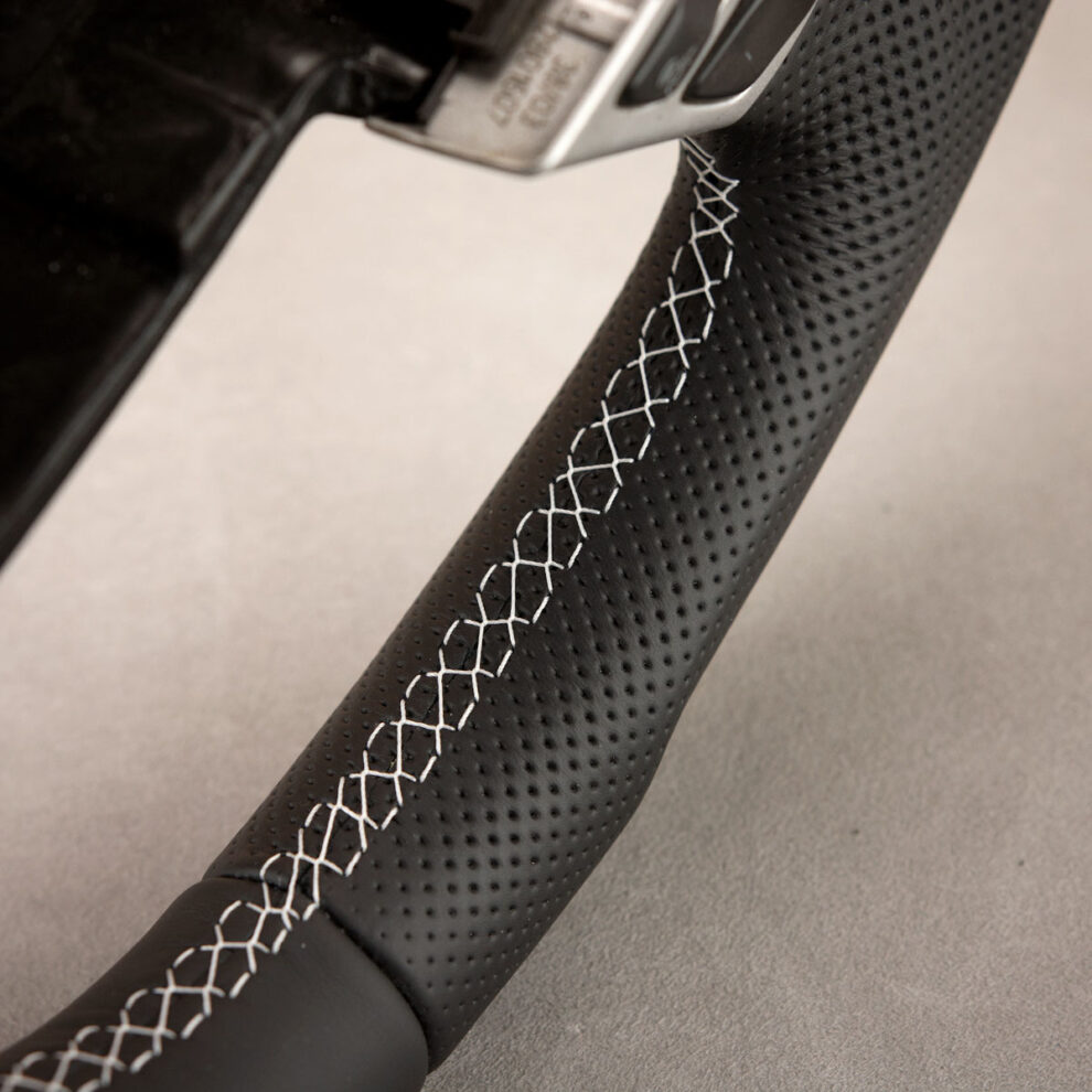 Modyfikacja i obszycie kierownicy Saab 9-3