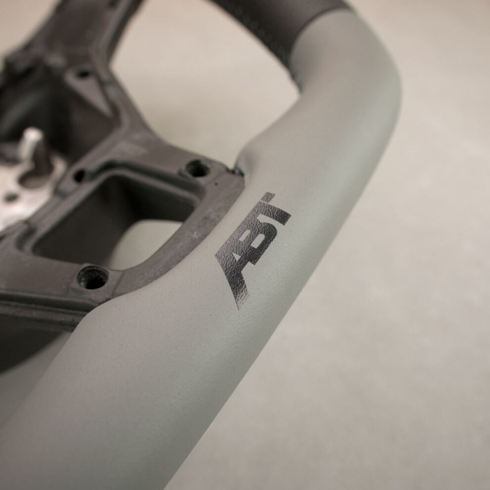 Modyfikacja i obszycie kierownicy Volkswagen Caravelle T6