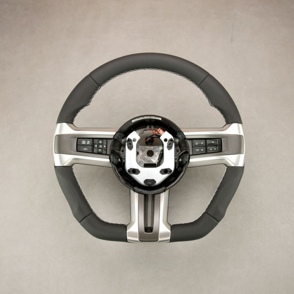 Modyfikacja i obszycie kierownicy Ford Mustang V