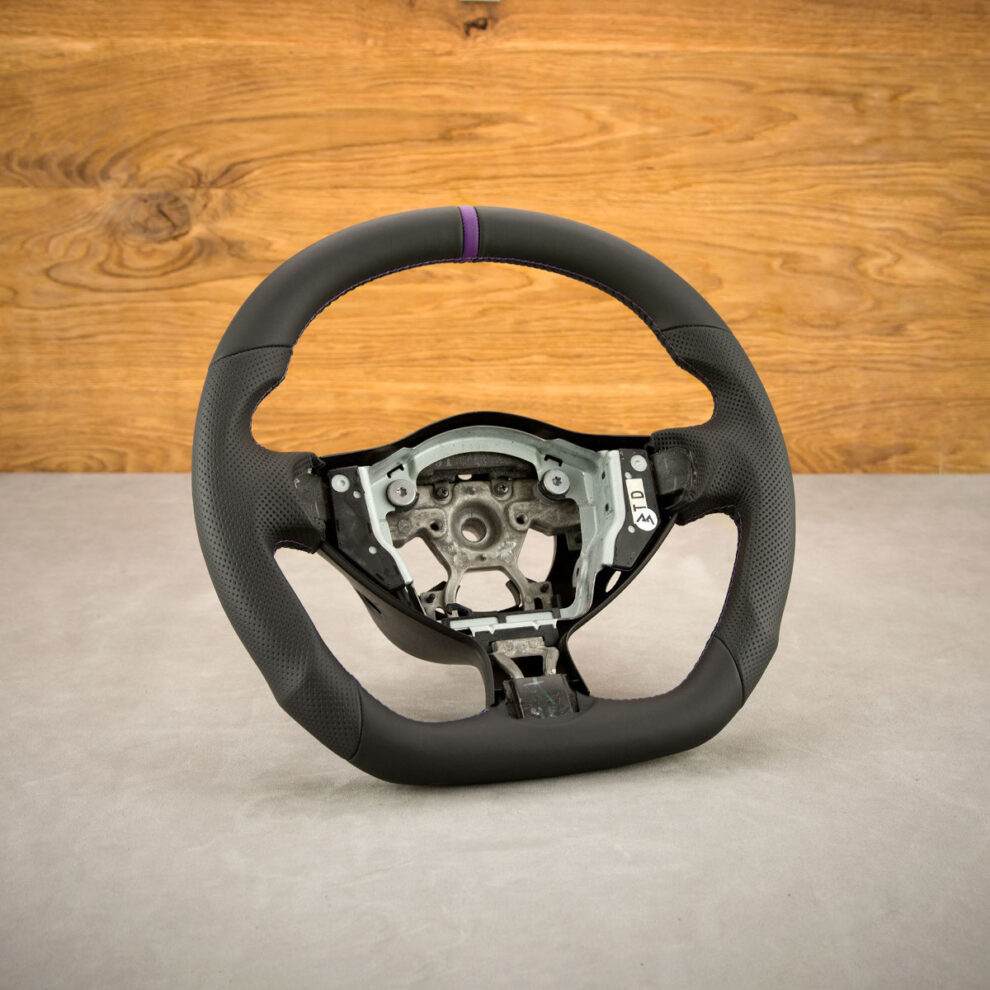 Modyfikacja i obszycie kierownicy Infiniti QX70