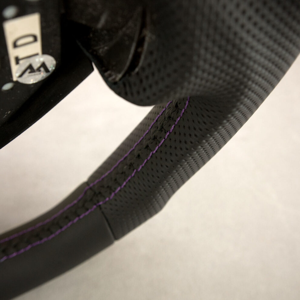 Modyfikacja i obszycie kierownicy Infiniti QX70