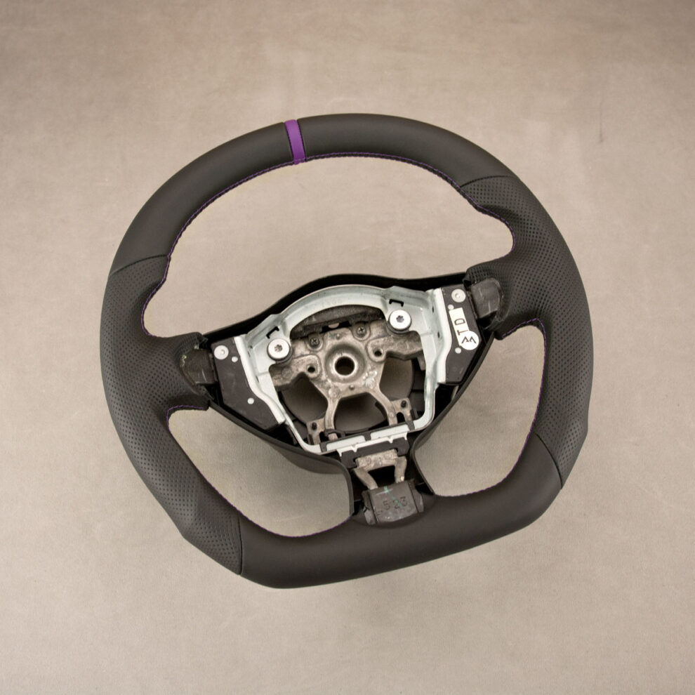 Modyfikacja i obszycie kierownicy Infiniti QX70