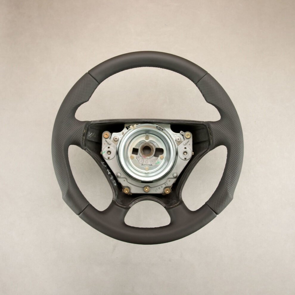 Modyfikacja i obszycie kierownicy Mercedes-Benz W124