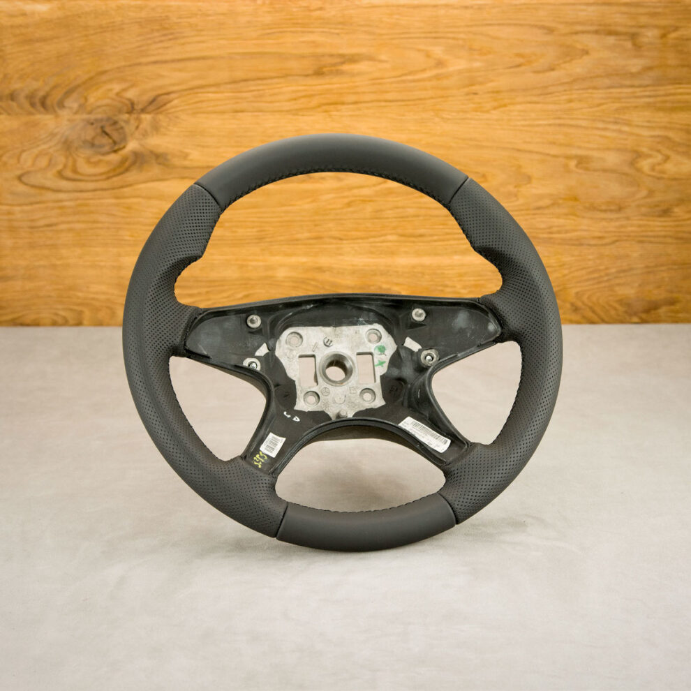 Modyfikacja i obszycie kierownicy Mercedes-Benz W204