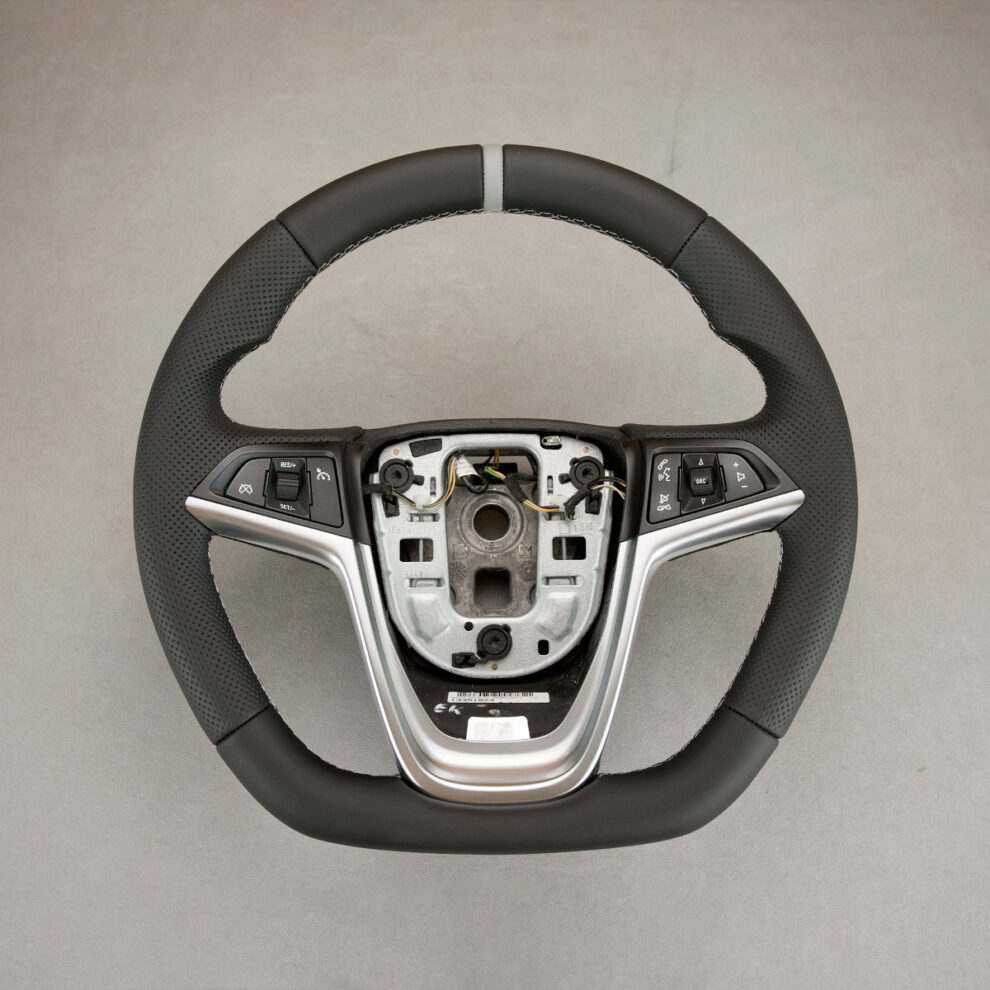 Modyfikacja i obszycie kierownicy Opel Astra J