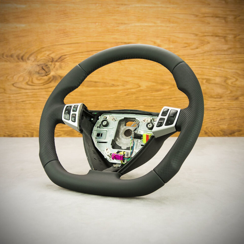 Modyfikacja i obszycie kierownicy Saab 9-3