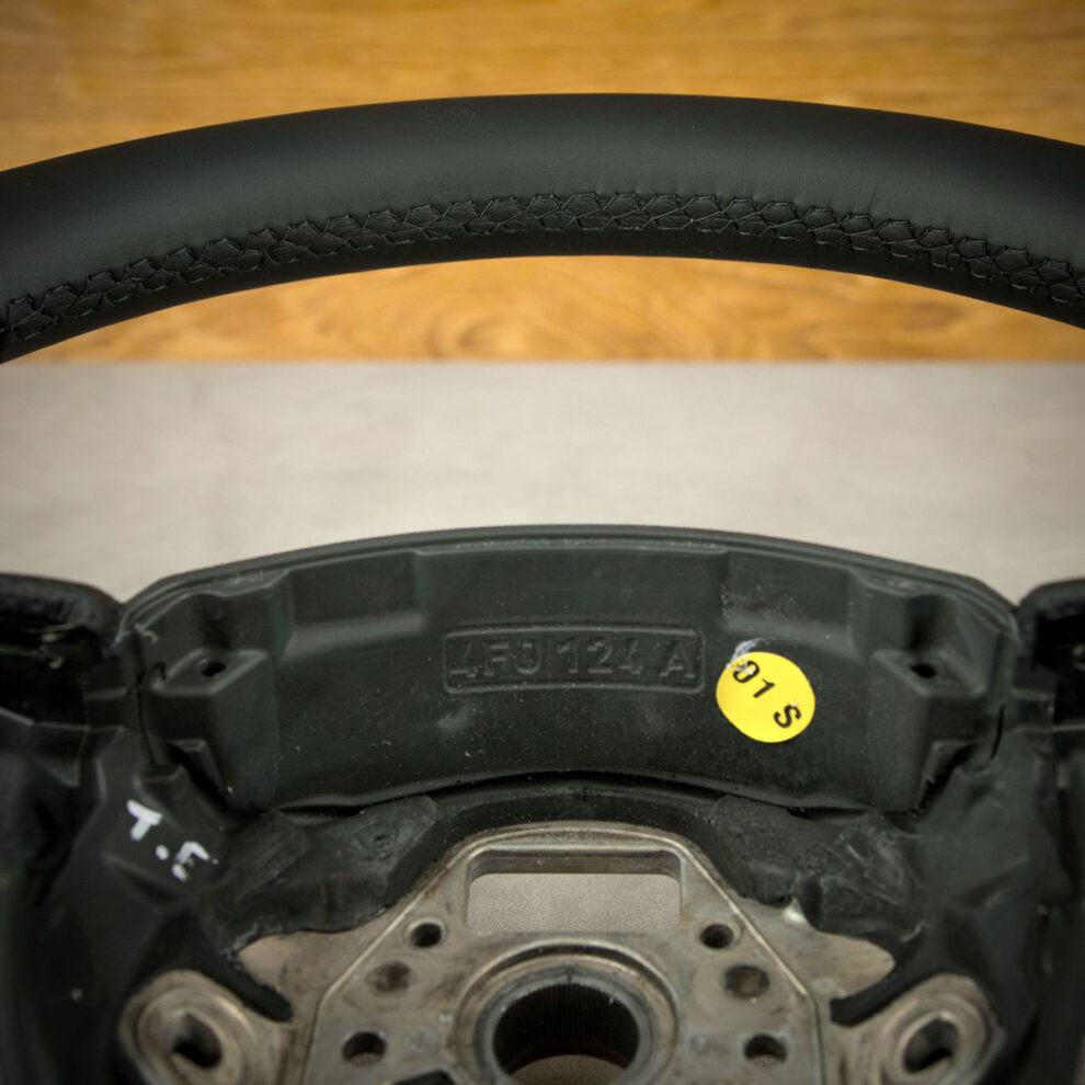 Modyfikacja i obszycie kierownicy Audi A4 B8