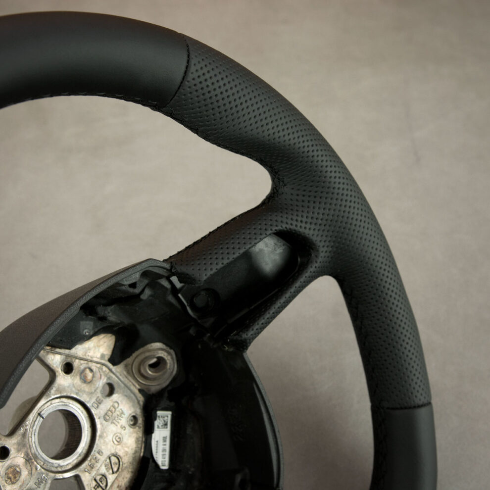 Modyfikacja i obszycie kierownicy Audi A4 B8