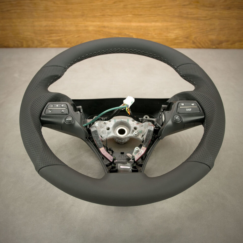 Modyfikacja i obszycie kierownicy Lexus GS