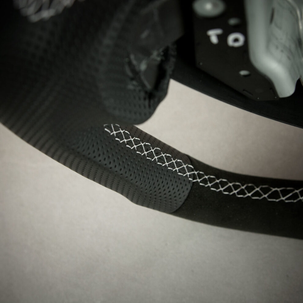 Modyfikacja i obszycie kierownicy Nissan 370Z