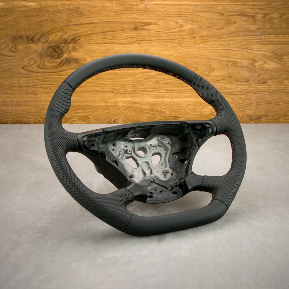 Modyfikacja i obszycie kierownicy Scania