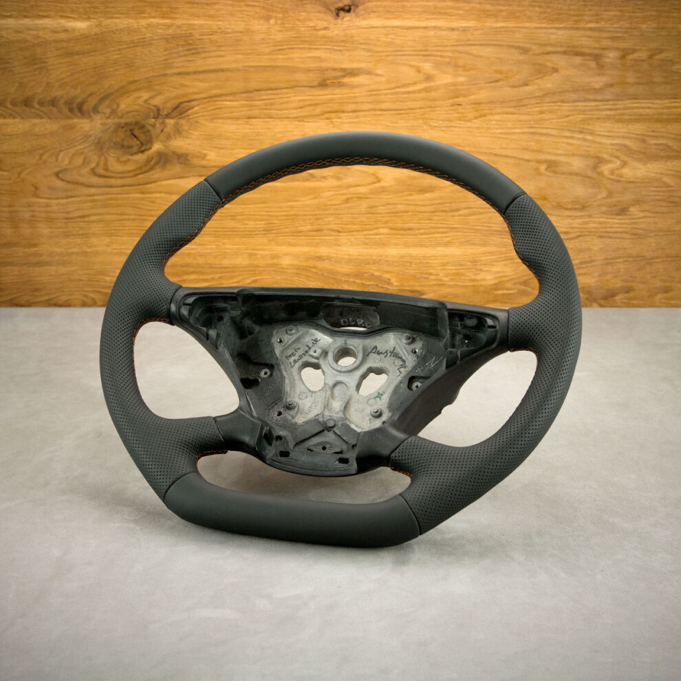 Modyfikacja i obszycie kierownicy Scania