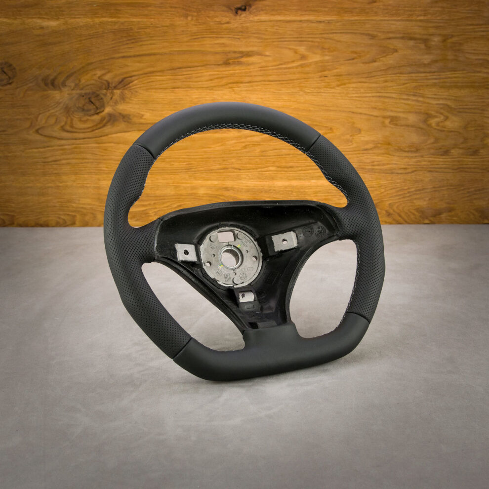 Modyfikacja i obszycie kierownicy Audi TT 8N