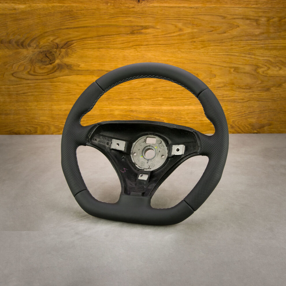 Modyfikacja i obszycie kierownicy Audi TT 8N