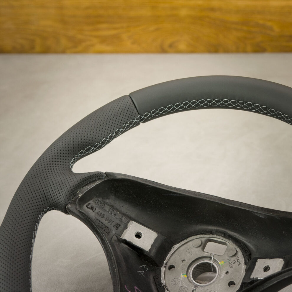 Modyfikacja i obszycie kierownicy Audi TT 8N