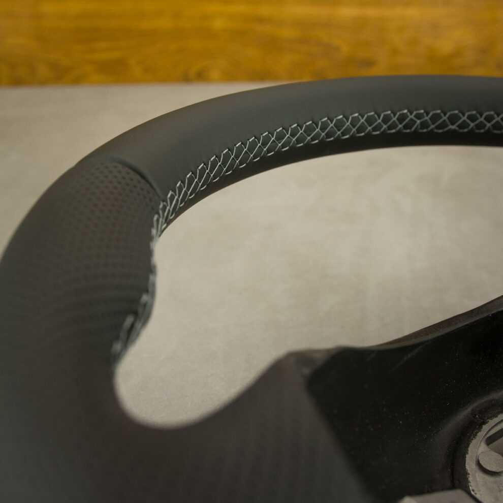 Modyfikacja i obszycie kierownicy Audi TT 8N