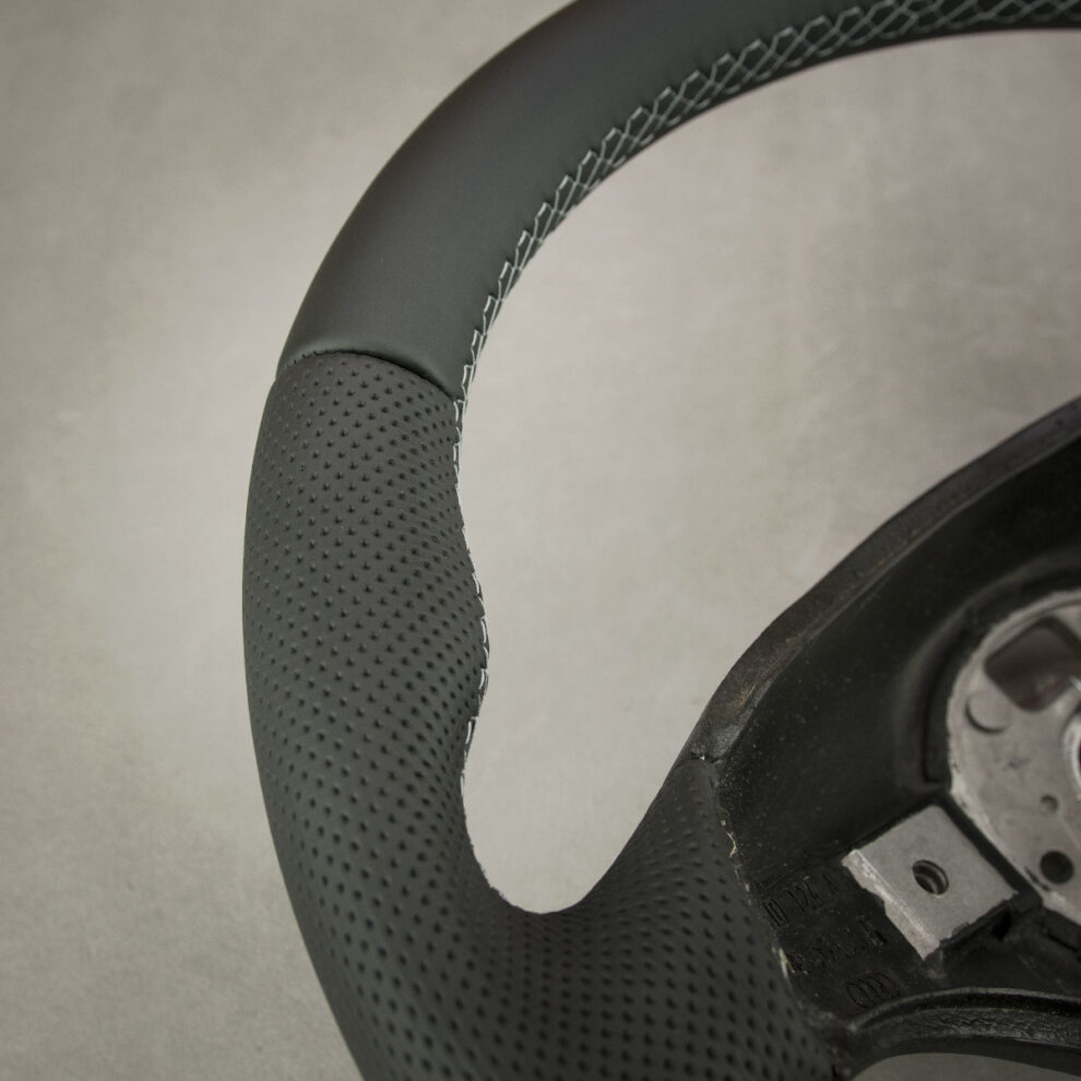 Modyfikacja i obszycie kierownicy Audi TT 8N