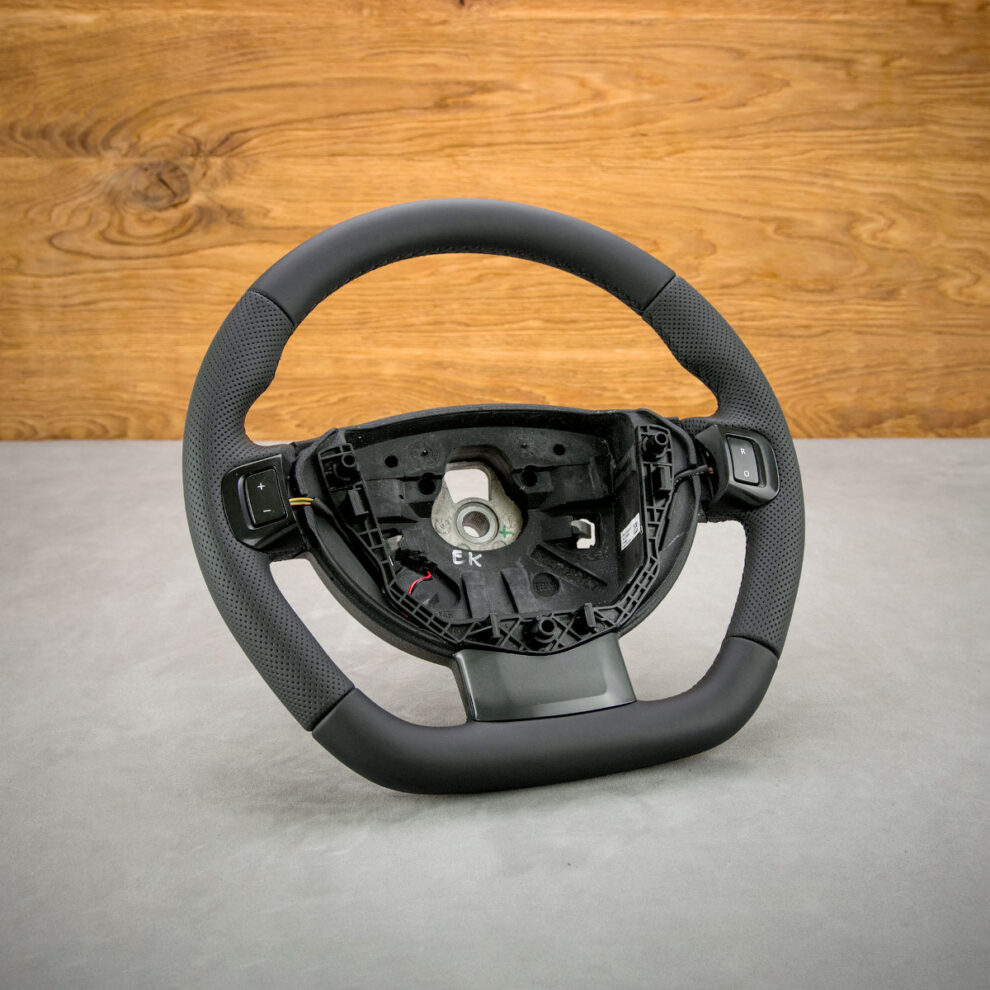 Modyfikacja i obszycie kierownicy Dacia Duster