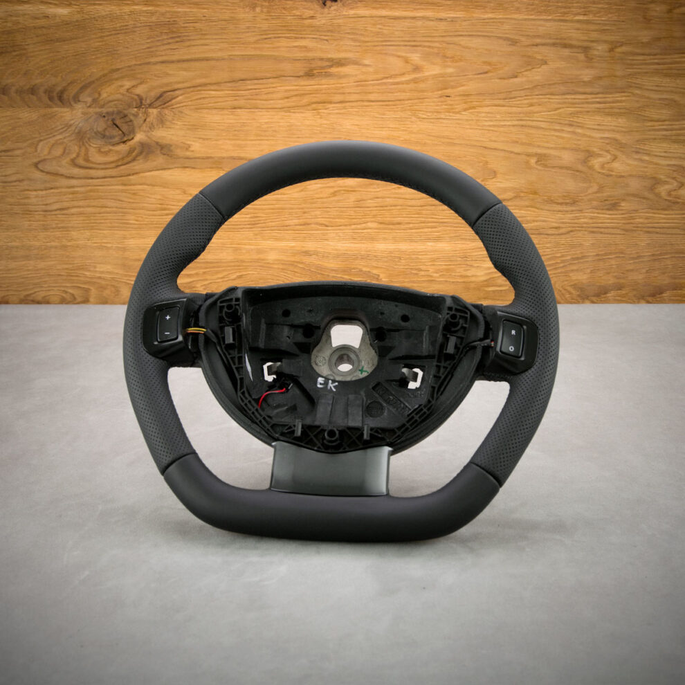 Modyfikacja i obszycie kierownicy Dacia Duster