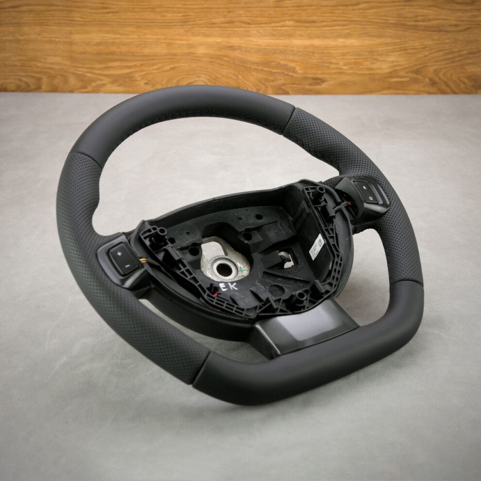 Modyfikacja i obszycie kierownicy Dacia Duster