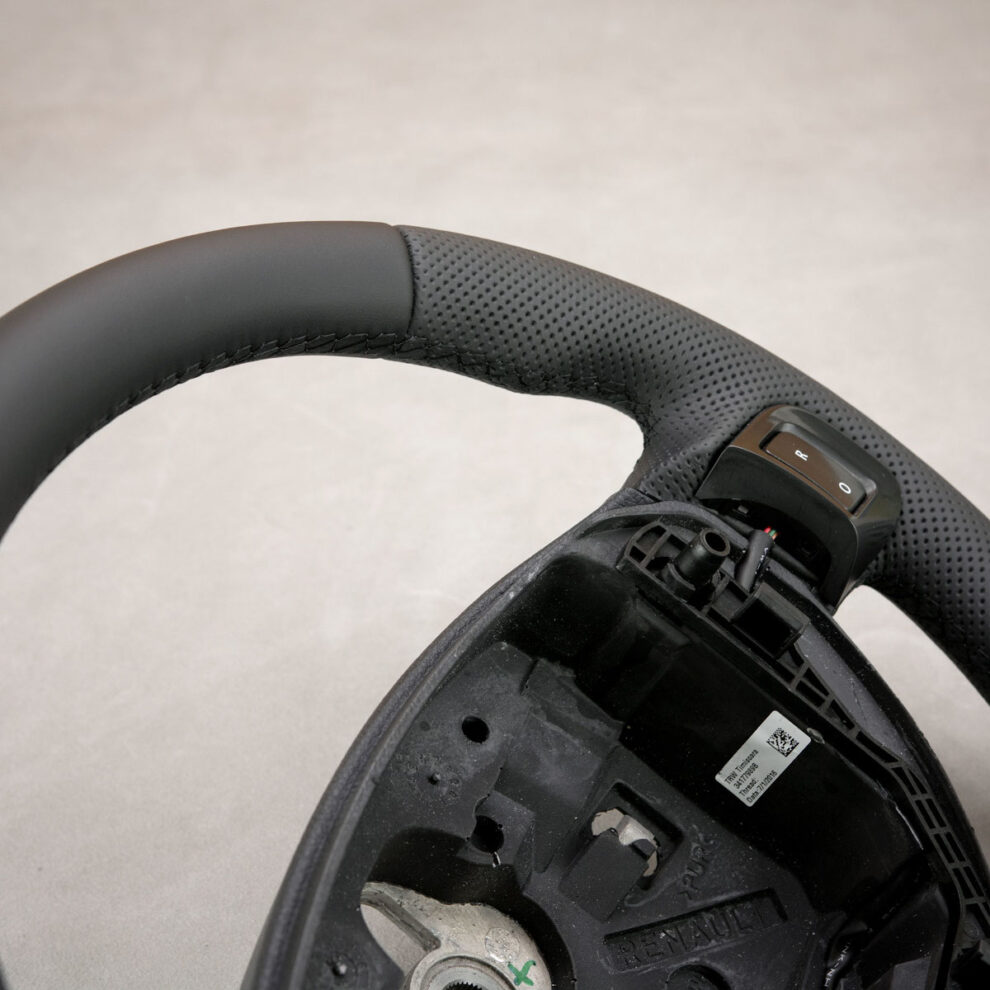 Modyfikacja i obszycie kierownicy Dacia Duster